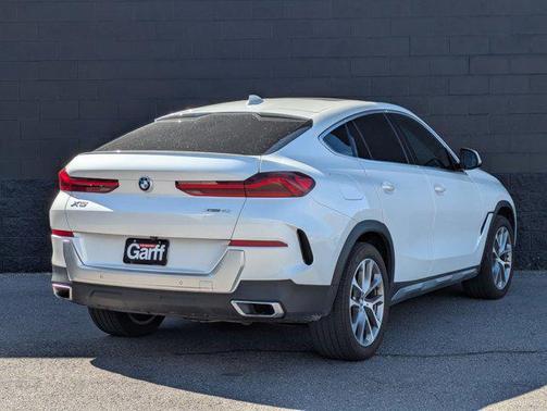 Mineral White Metallic 2021 BMW X6 xDrive40i