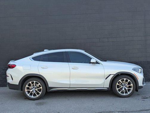 Mineral White Metallic 2021 BMW X6 xDrive40i