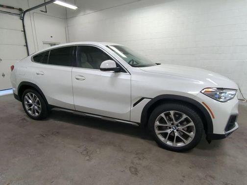 Mineral White Metallic 2021 BMW X6 xDrive40i