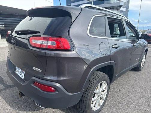 Granite Crystal Metallic Clearcoat 2016 Jeep Cherokee Latitude