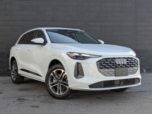 2025 Audi Q5 Premium TFSI quattro S tronic