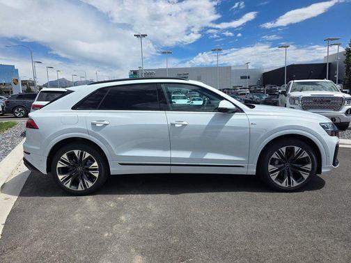 2025 Audi Q8 55 Premium Plus