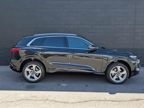 Mythos Black Metallic 2026 Audi Q5 Premium Plus TFSI quattro S tronic