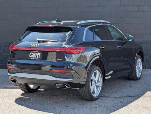 Mythos Black Metallic 2026 Audi Q5 Premium Plus TFSI quattro S tronic