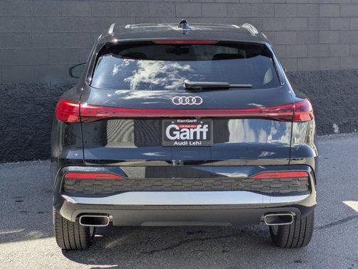 Mythos Black Metallic 2026 Audi Q5 Premium Plus TFSI quattro S tronic