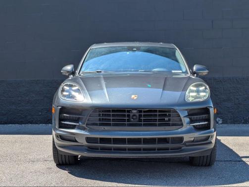 Volcano Grey Metallic 2020 Porsche Macan Macan