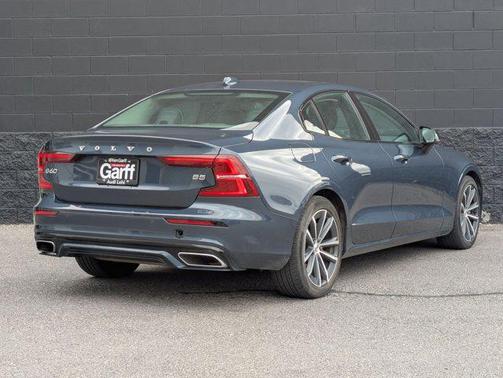 Denim Blue Metallic 2022 Volvo S60 T5 Momentum