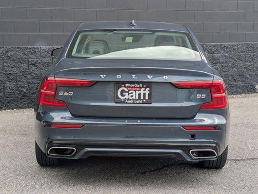 Denim Blue Metallic 2022 Volvo S60 T5 Momentum