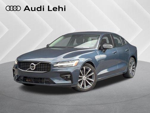 Denim Blue Metallic 2022 Volvo S60 T5 Momentum