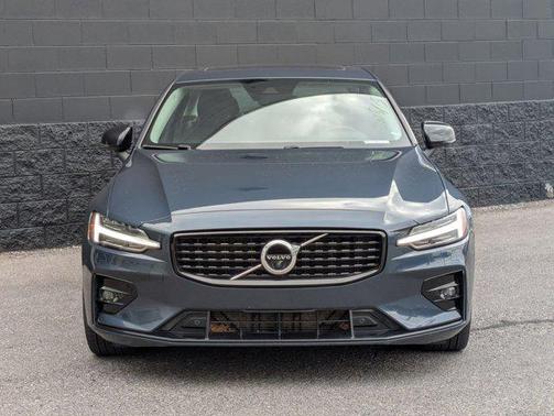 Denim Blue Metallic 2022 Volvo S60 T5 Momentum