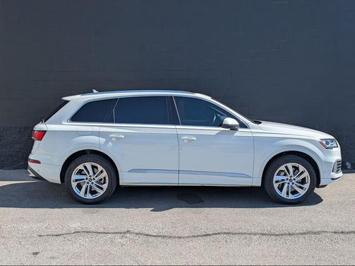 Carrara White 2022 Audi Q7 45 Premium