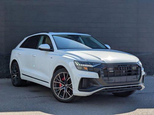 Glacier White Metallic 2023 Audi Q8 55 Prestige