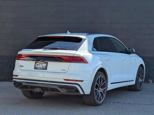 Glacier White Metallic 2023 Audi Q8 55 Prestige
