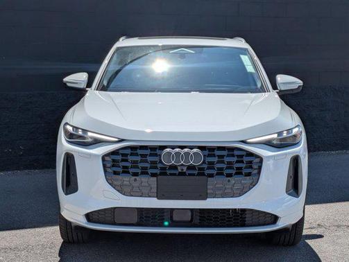 Glacier White Metallic 2026 Audi Q5 Premium Plus TFSI quattro S tronic