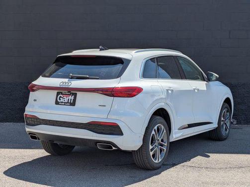 Glacier White Metallic 2026 Audi Q5 Premium Plus TFSI quattro S tronic