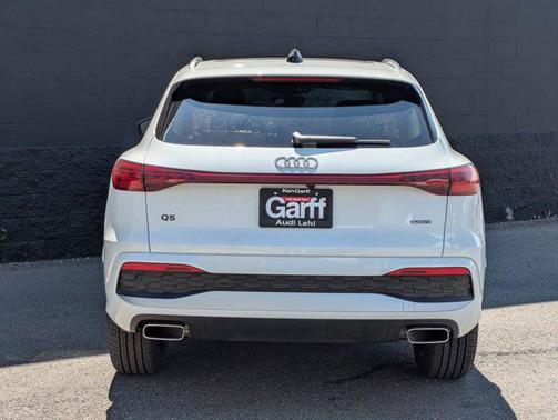 Glacier White Metallic 2026 Audi Q5 Premium Plus TFSI quattro S tronic