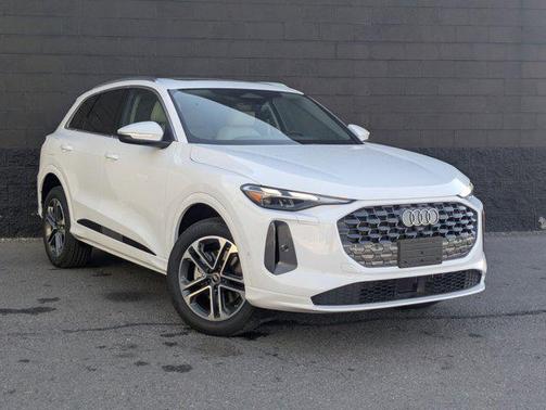 2025 Audi Q5 Premium TFSI quattro S tronic