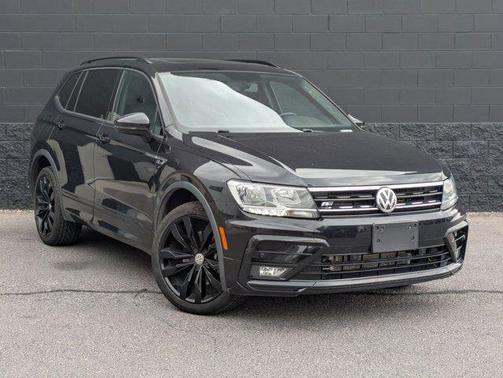 Deep Black Pearl 2021 Volkswagen Tiguan 2.0T SE
