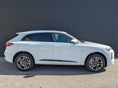 Glacier White 2025 Audi Q5 Premium Plus TFSI quattro S tronic