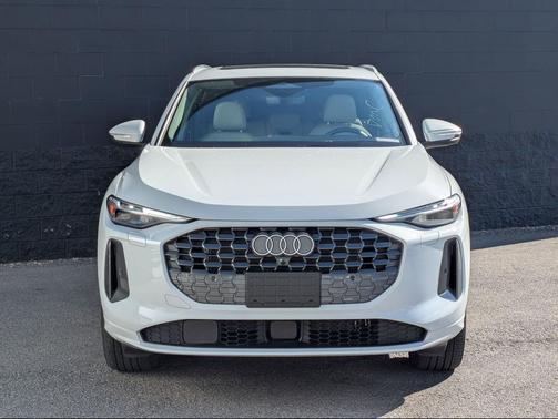 Glacier White Metallic 2025 Audi Q5 Premium Plus TFSI quattro S tronic