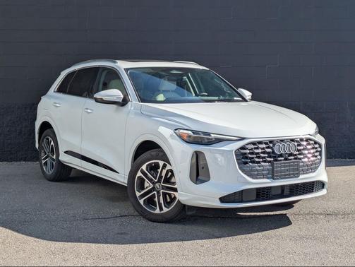 Glacier White Metallic 2025 Audi Q5 Premium Plus TFSI quattro S tronic