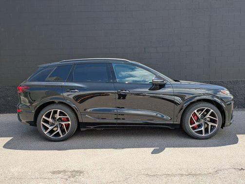 2025 Audi SQ6 e-tron Prestige quattro