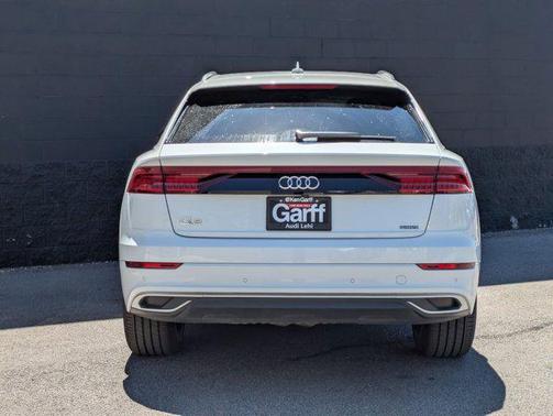 Glacier White Metallic 2022 Audi Q8 55 Premium