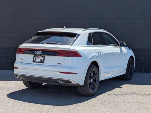Glacier White Metallic 2022 Audi Q8 55 Premium