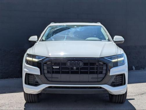 Glacier White Metallic 2022 Audi Q8 55 Premium