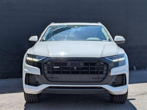 Glacier White Metallic 2022 Audi Q8 55 Premium