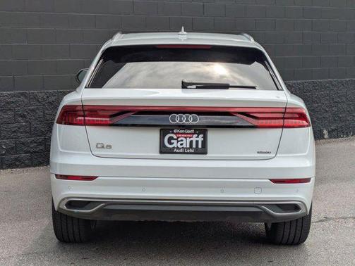 Glacier White Metallic 2023 Audi Q8 55 Premium Plus