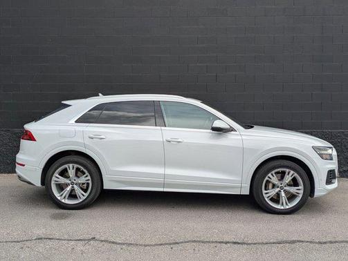 Glacier White Metallic 2023 Audi Q8 55 Premium Plus