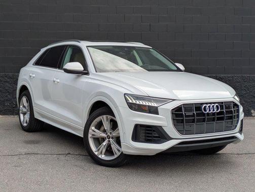 Glacier White Metallic 2023 Audi Q8 55 Premium Plus
