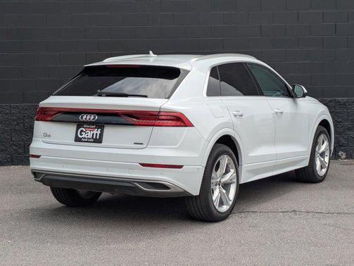 Glacier White Metallic 2023 Audi Q8 55 Premium Plus