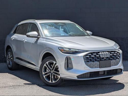 Florett Silver Metallic 2026 Audi Q5 Premium TFSI quattro S tronic