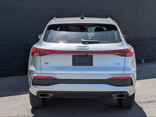 Florett Silver Metallic 2026 Audi Q5 Premium TFSI quattro S tronic