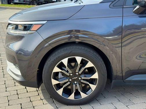 2024 Kia Carnival EX