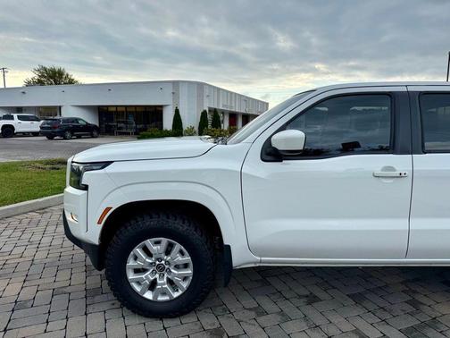 2022 Nissan Frontier SV