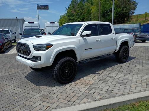 White 2022 Toyota Tacoma TRD Sport