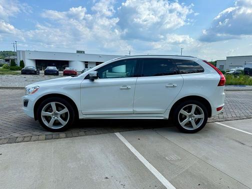 2013 Volvo XC60 T6 R-Design Platinum