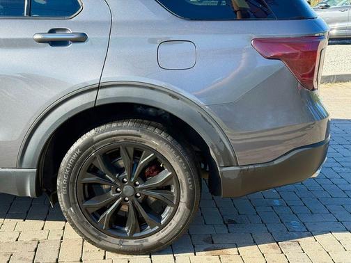 Carbonized Gray Metallic 2022 Ford Explorer Limited
