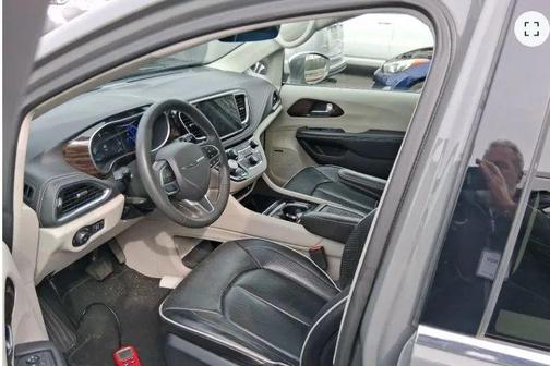 Gray 2022 Chrysler Pacifica Hybrid Limited