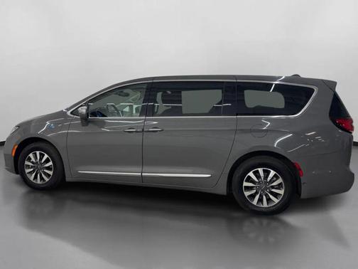 2022 Chrysler Pacifica Hybrid Limited