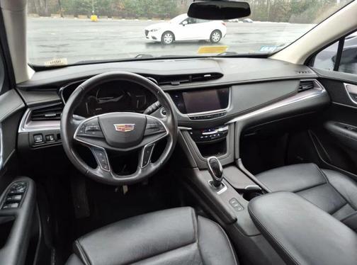 Stellar Black Metallic 2018 Cadillac XT5 Luxury