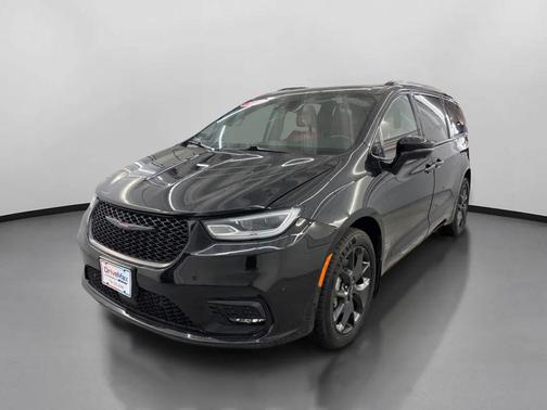 Brilliant Black Crystal Pearlcoat 2021 Chrysler Pacifica Limited
