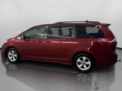 2020 Toyota Sienna LE