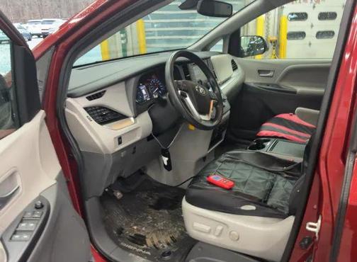 2020 Toyota Sienna LE