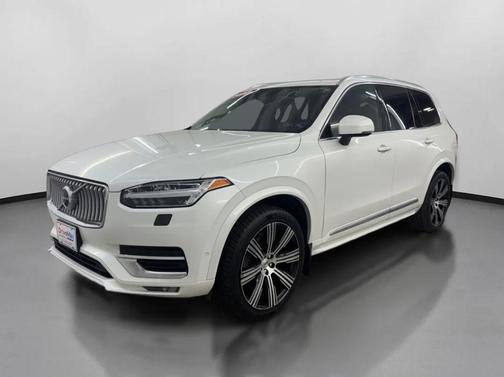 Crystal White Metallic 2022 Volvo XC90 T6 Inscription