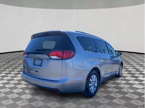 2018 Chrysler Pacifica Touring-L