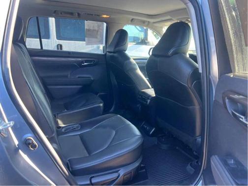 2022 Toyota Highlander Platinum